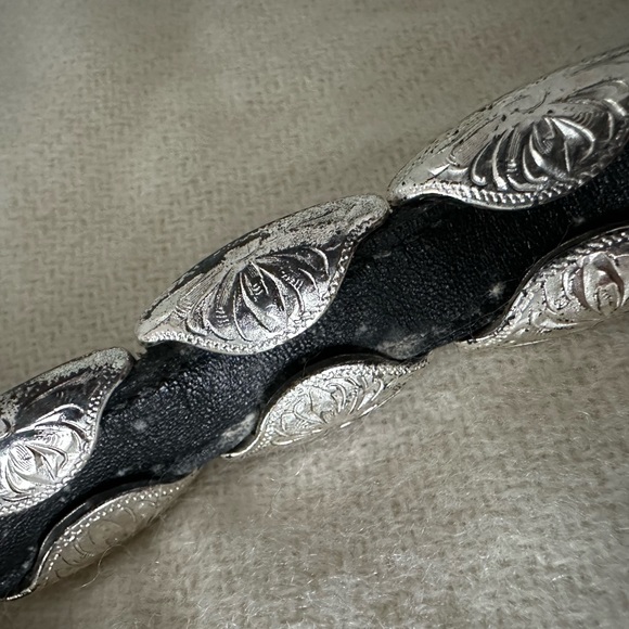 Vintage Western style black leather belt with silver - Picture 5 of 6